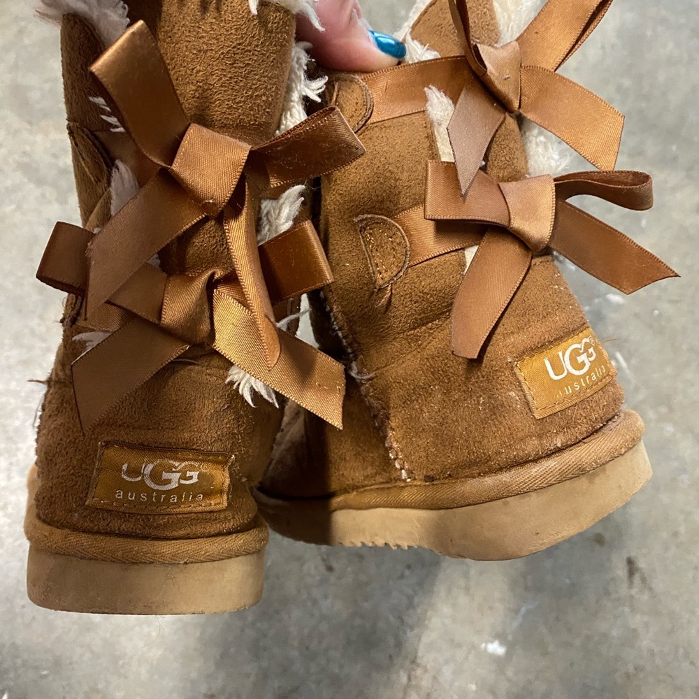 Ugh boots size 1
